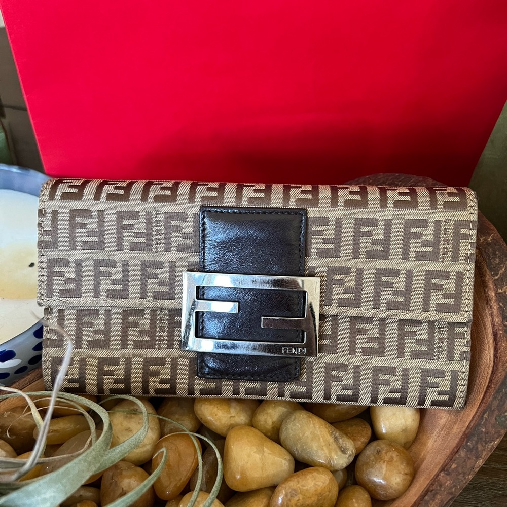 Fendi Classic Wallet - Vintage